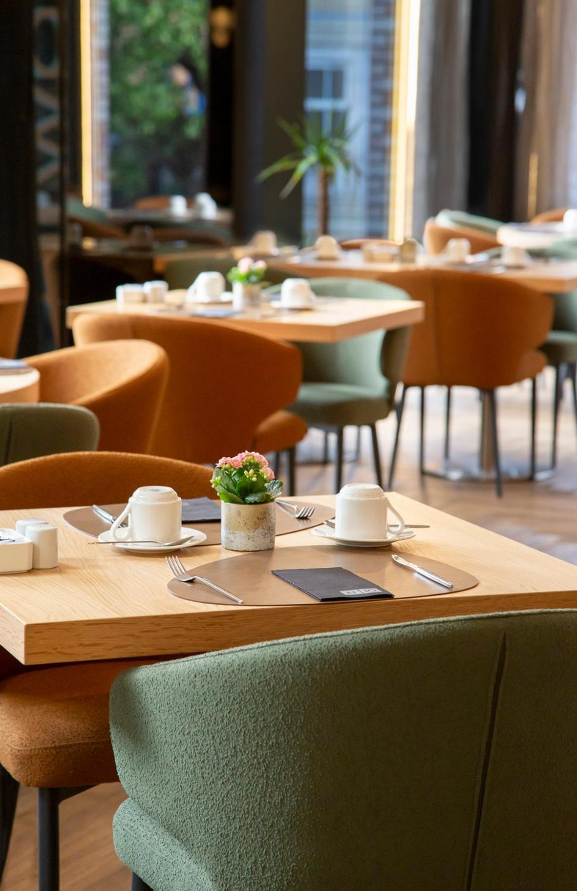 Hotel H10 Waterloo 4*