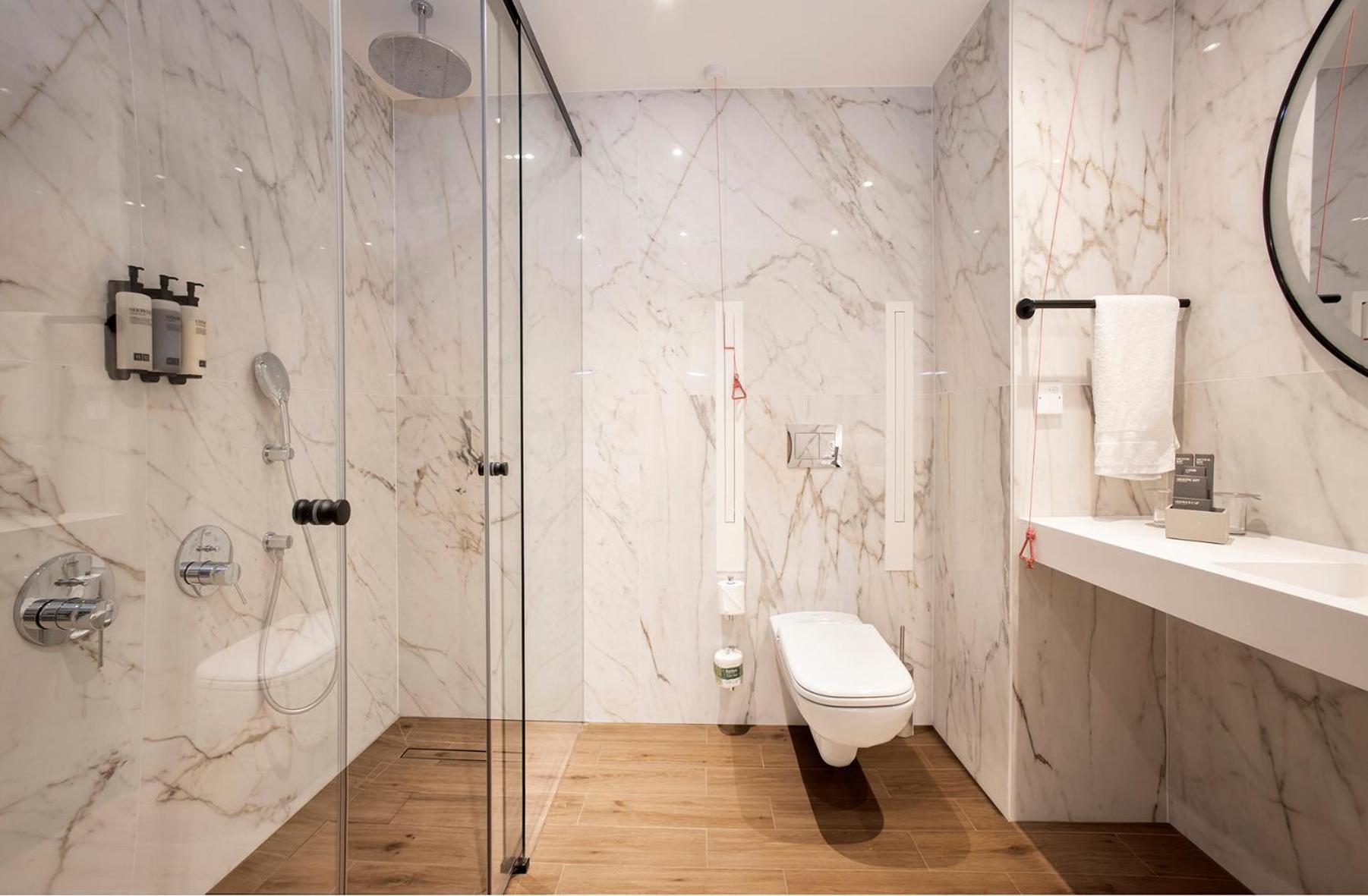 H10 Waterloo Hotel 4*